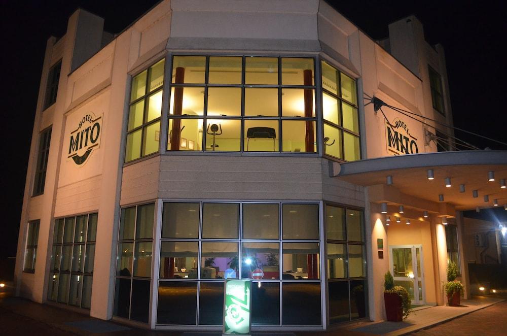 Hotel Mito Ossona Exterior foto
